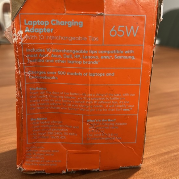 Onn universal 65W Laptop Charging Adapter - Picture 6 of 6